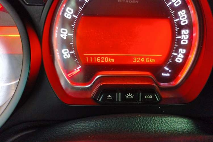 Used Citroen C5 2013 2.0L Automatic Enjoyment Model Odometer Close Up