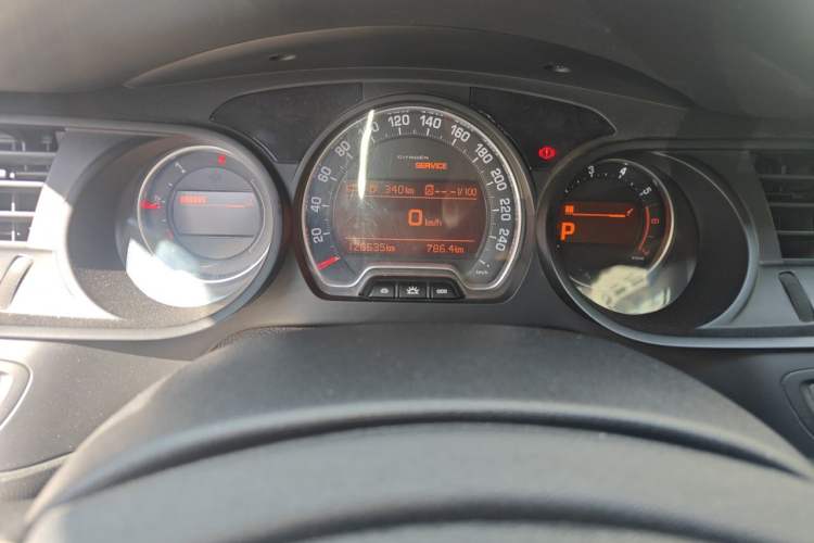 Used Citroen C5 2013 2.0L Automatic Luxury Model Odometer Close Up