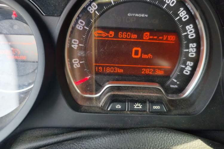 Used Citroen C5 2013 2.3L Automatic Enjoyment Model Odometer Close Up