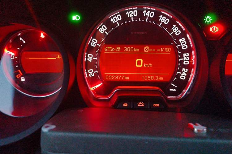 Used Citroen C5 2013 2.3L Automatic Zunyu Model Odometer Close Up