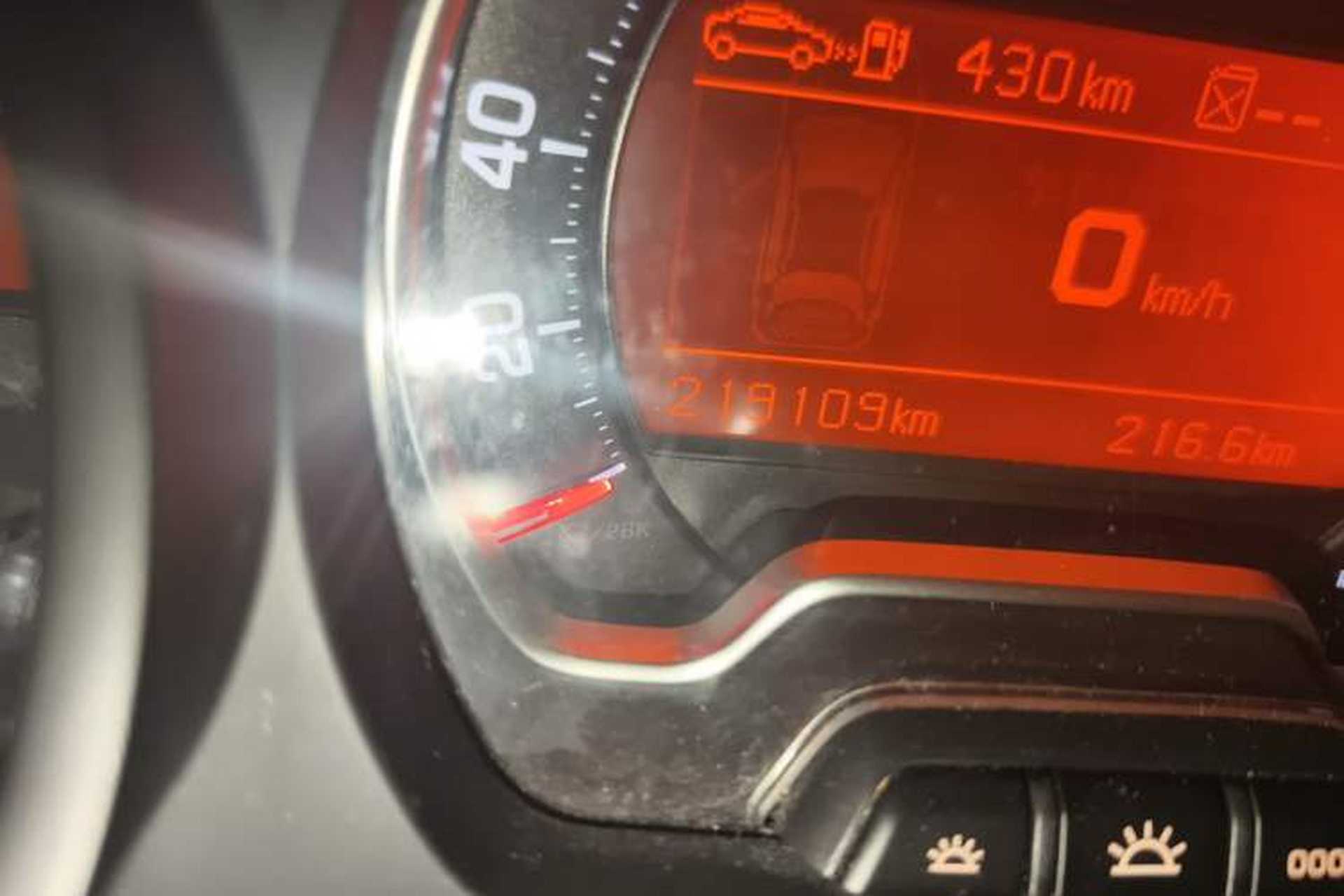Used Citroen C5 2013 2.0L Automatic Luxury Model Odometer Close Up