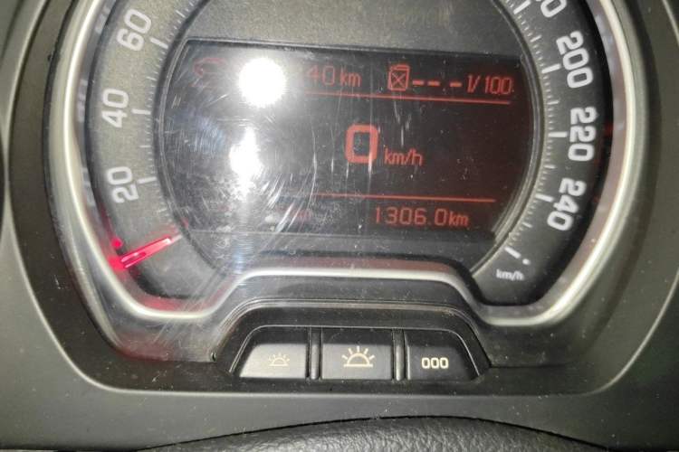 Used Citroen C5 2013 2.3L Automatic Zunyu Model Odometer Close Up