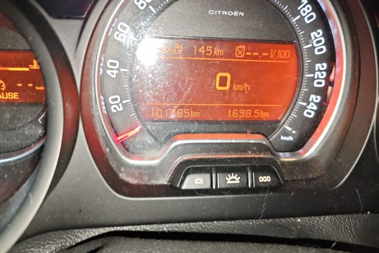 Used Citroen C5 2013 2.3L Automatic Zunyu Model Odometer Close Up