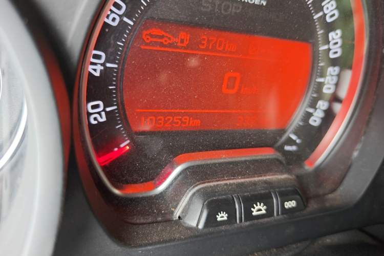 Used Citroen C5 2013 2.0L Automatic Luxury Model Odometer Close Up