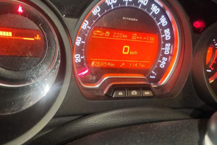 Used Citroen C5 2013 2.0L Automatic Yue Shang Edition Odometer Close Up