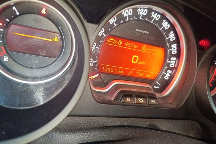 Used Citroen C5 2013 2.3L Automatic Zunyu Model Odometer Close Up
