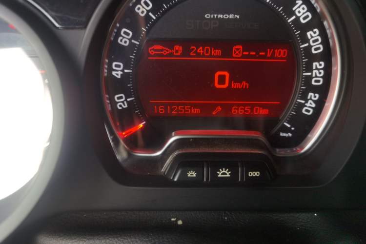 Used Citroen C5 2013 2.0L Automatic Enjoyment Model Odometer Close Up
