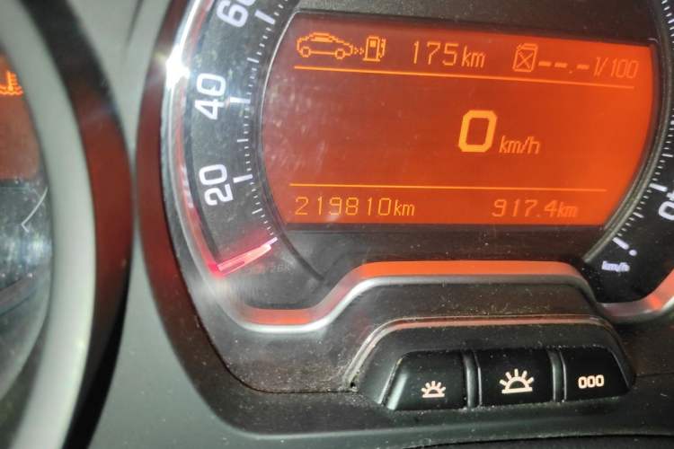 Used Citroen C5 2013 2.0L Automatic Luxury Model Odometer Close Up
