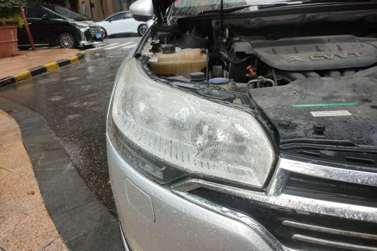 Used Citroen C5 2013 2.0L Manual Comfort Version Right Front Headlight