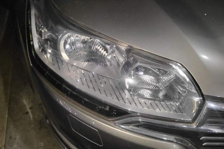 Used Citroen C5 2013 2.3L Automatic Zunyu Model Right Front Headlight