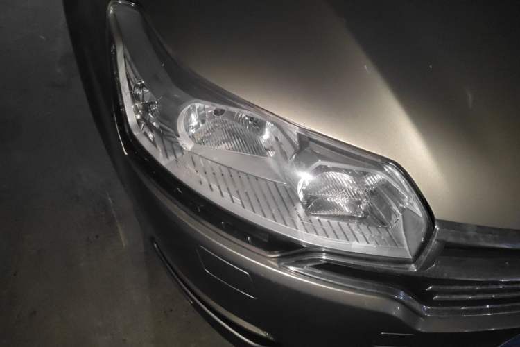 Used Citroen C5 2013 2.0L Automatic Luxury Model Right Front Headlight