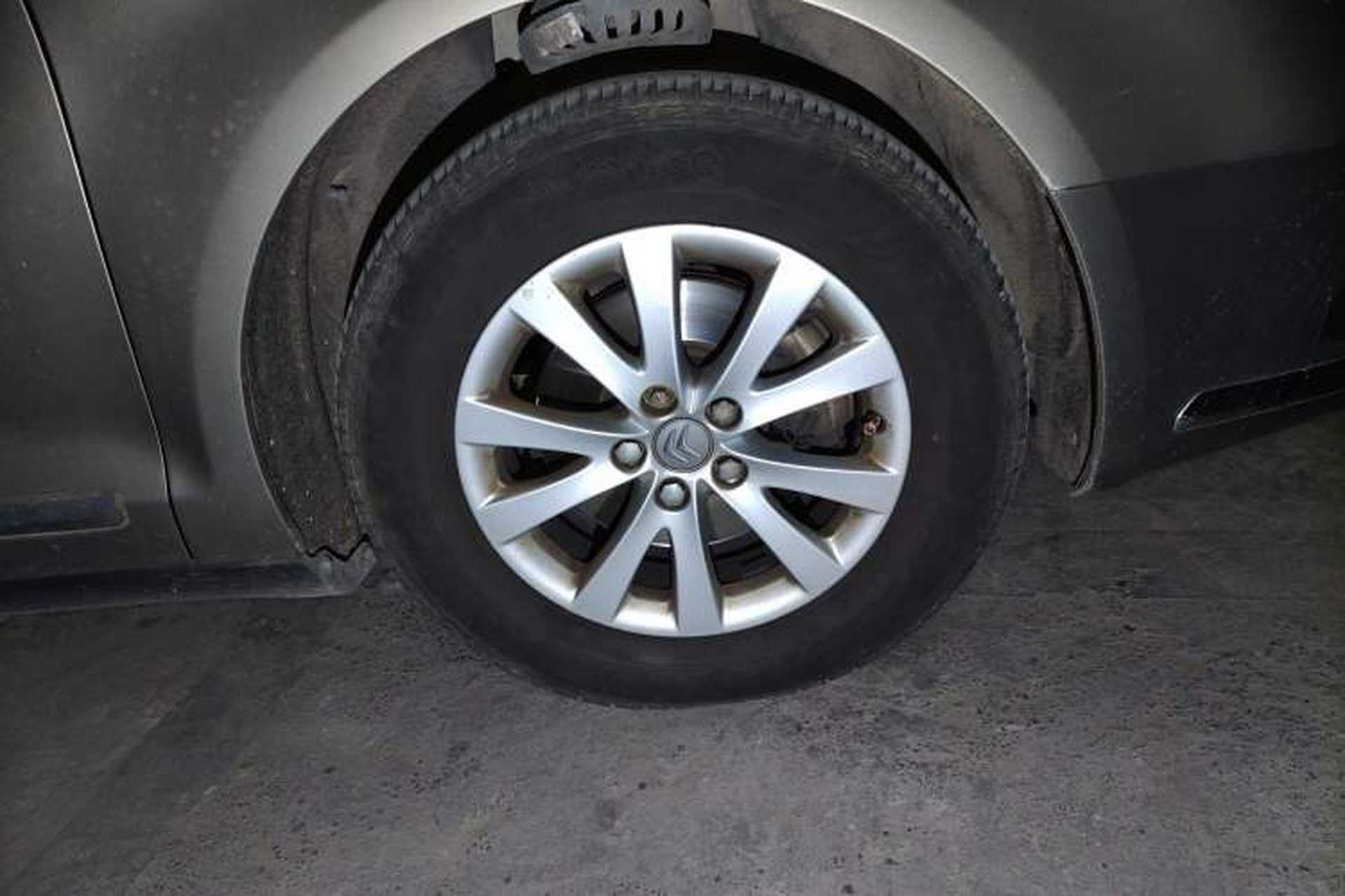 Used Citroen C5 2013 2.0L Automatic Luxury Model Right Front Wheel Hub