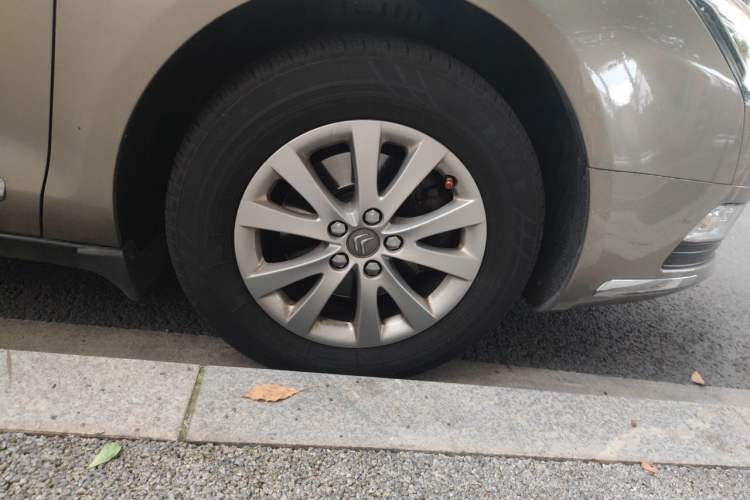 Used Citroen C5 2013 2.0L Automatic Luxury Model Right Front Wheel Hub