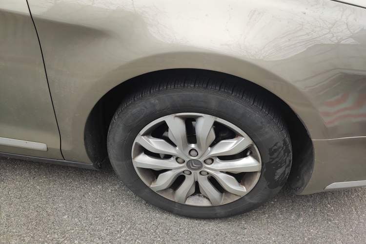 Used Citroen C5 2013 2.3L Automatic Zunyu Model Right Front Wheel Hub