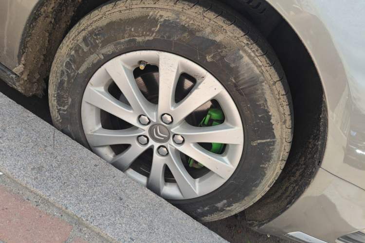Used Citroen C5 2013 2.0L Automatic Luxury Model Right Front Wheel Hub