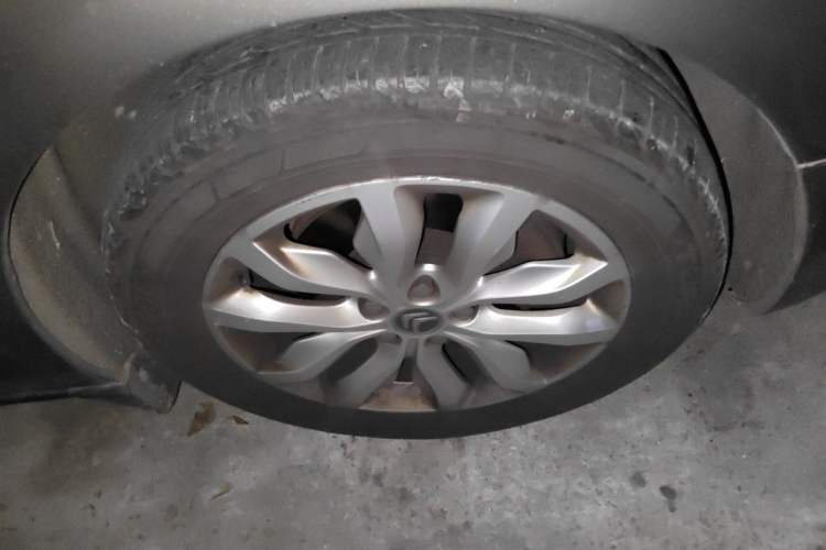 Used Citroen C5 2013 2.3L Automatic Zunyu Model Right Front Wheel Hub