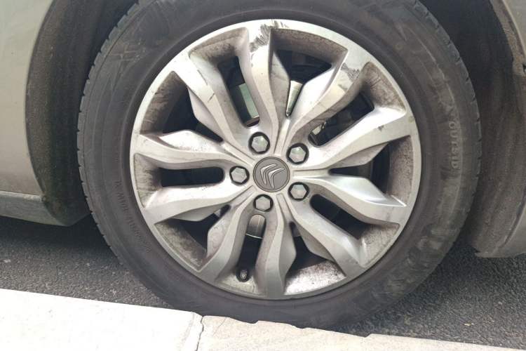 Used Citroen C5 2013 2.3L Automatic Zunyu Model Right Front Wheel Hub