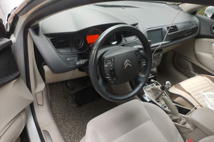 Used Citroen C5 2013 2.0L Manual Comfort Version Steering Wheel