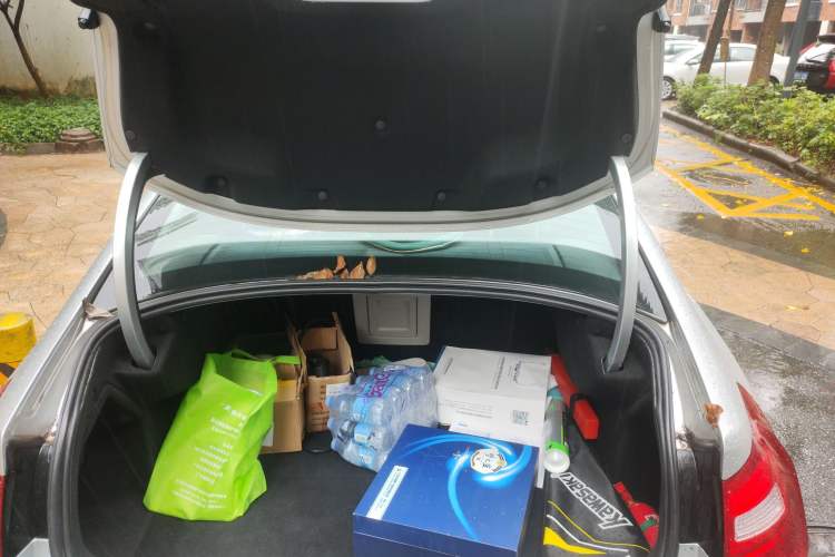 Used Citroen C5 2013 2.0L Manual Comfort Version Trunk