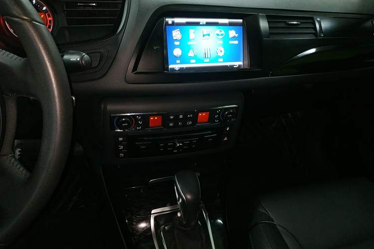 Used Citroen C5 2013 2.0L Automatic Luxury Model Audio And AC Panel