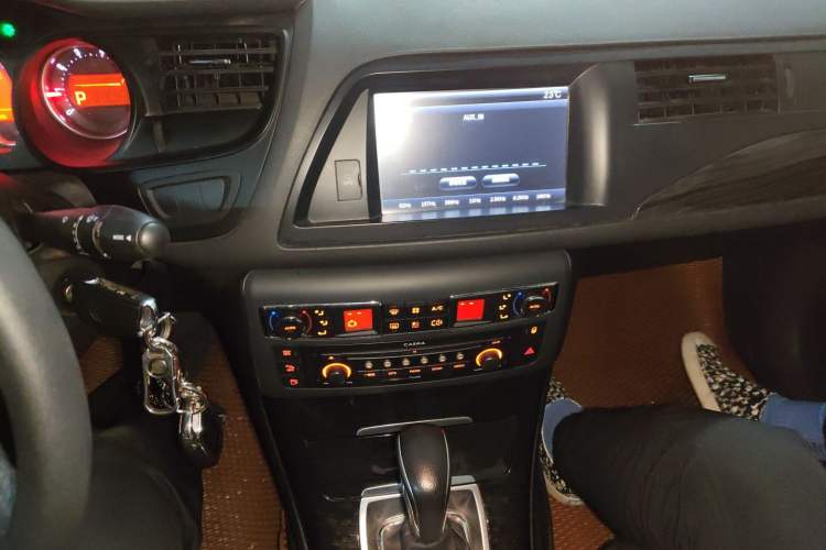 Used Citroen C5 2013 2.0L Automatic Luxury Model Audio And AC Panel