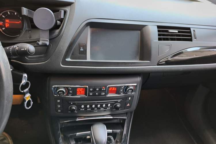 Used Citroen C5 2013 2.0L Automatic Luxury Model Audio And AC Panel