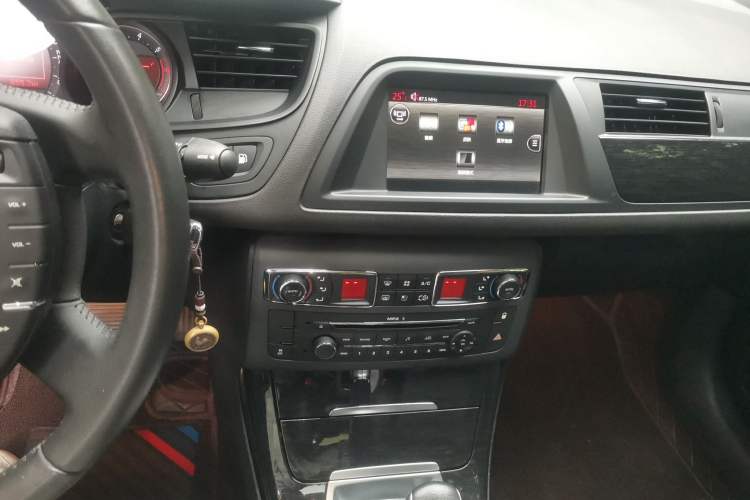 Used Citroen C5 2013 2.0L Automatic Luxury Model Audio And AC Panel