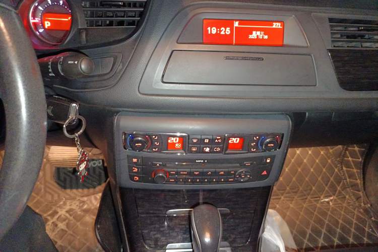 Used Citroen C5 2013 2.0L Automatic Luxury Model Audio And AC Panel