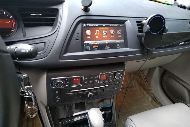Used Citroen C5 2013 2.0L Automatic Luxury Model Audio And AC Panel