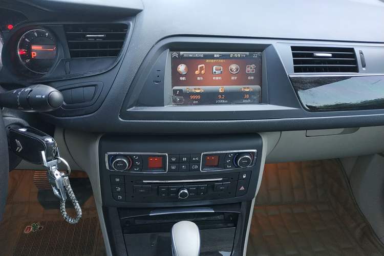 Used Citroen C5 2013 2.0L Automatic Luxury Model Audio And AC Panel