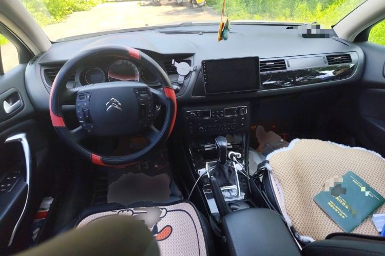 Used Citroen C5 2013 2.0L Automatic Luxury Model Center Console