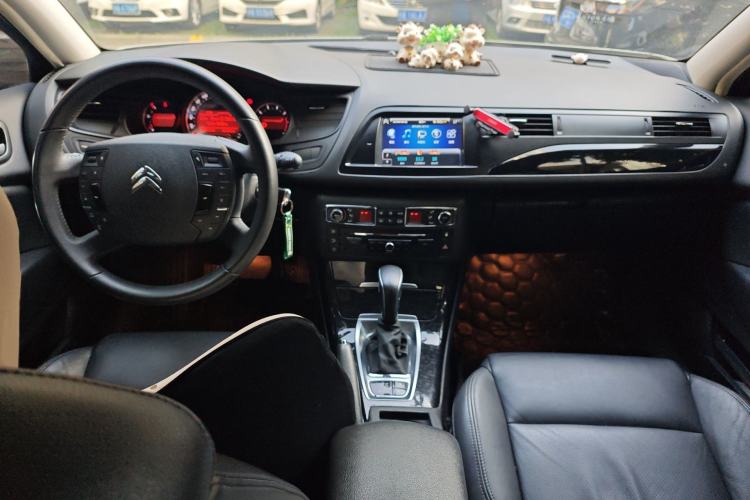 Used Citroen C5 2013 2.3L Automatic Enjoyment Model Center Console