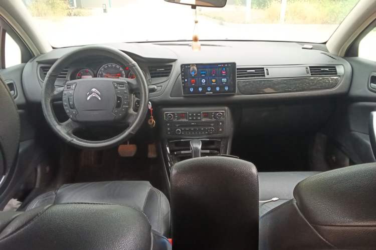 Used Citroen C5 2013 2.0L Automatic Luxury Model Center Console