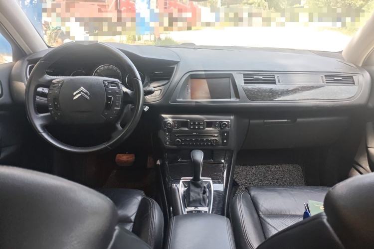 Used Citroen C5 2013 2.0L Automatic Luxury Model Center Console