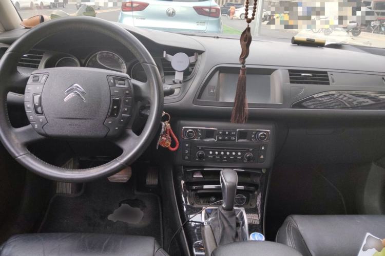 Used Citroen C5 2013 2.0L Automatic Luxury Model Center Console