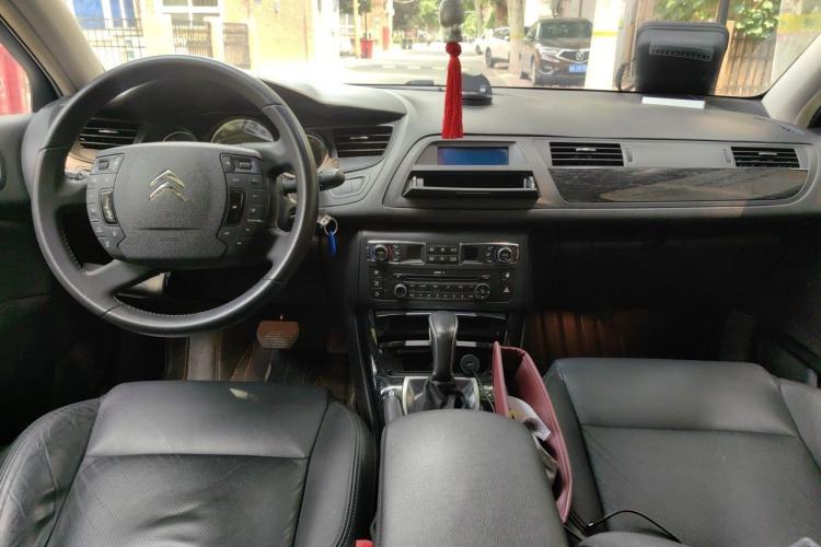 Used Citroen C5 2013 2.0L Automatic Luxury Model Center Console
