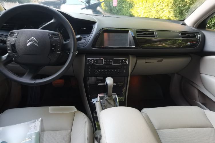 Used Citroen C5 2013 2.3L Automatic Zunyu Model Center Console