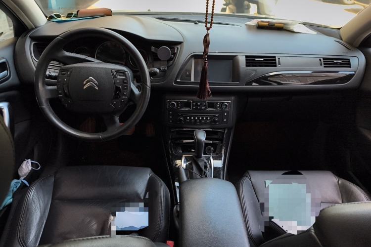 Used Citroen C5 2013 2.0L Automatic Luxury Model Center Console