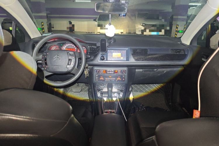 Used Citroen C5 2013 2.0L Automatic Luxury Model Center Console