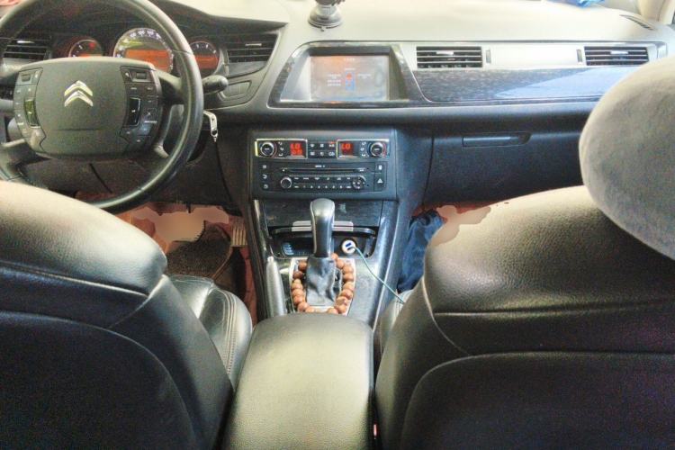 Used Citroen C5 2013 2.0L Automatic Luxury Model Center Console