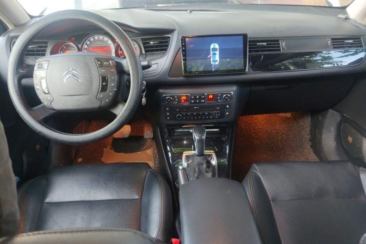 Used Citroen C5 2013 2.0L Automatic Luxury Model Center Console