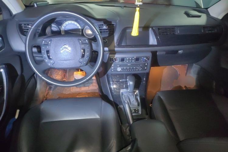 Used Citroen C5 2013 2.0L Automatic Enjoyment Model Center Console