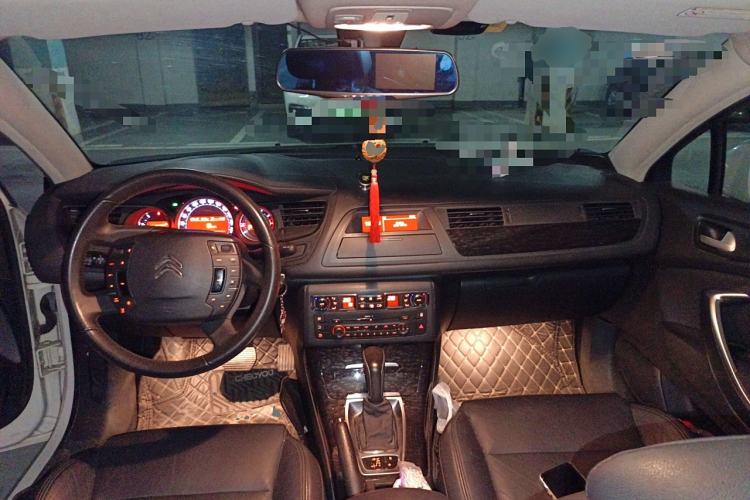 Used Citroen C5 2013 2.0L Automatic Luxury Model Center Console