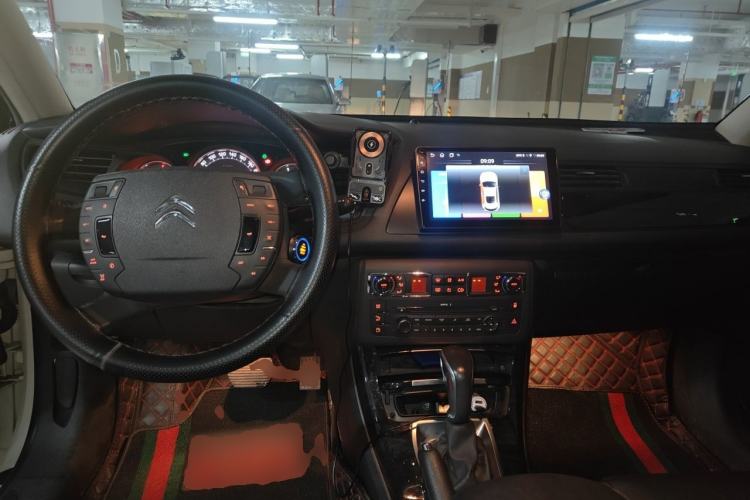 Used Citroen C5 2013 2.0L Automatic Enjoyment Model Center Console