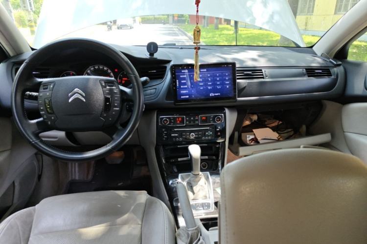 Used Citroen C5 2013 2.3L Automatic Prestige Edition Center Console