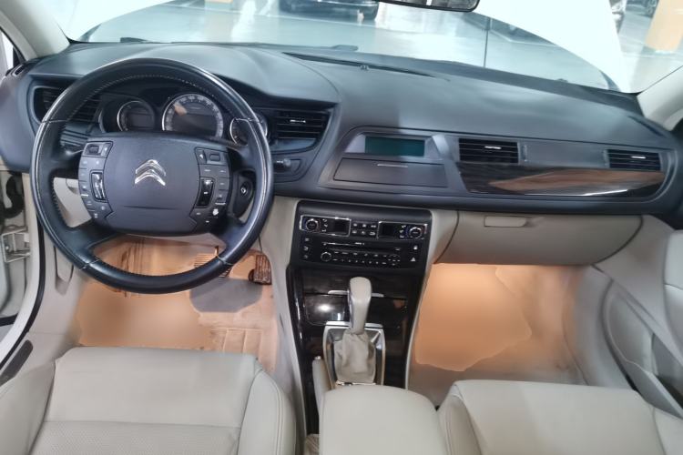 Used Citroen C5 2013 2.0L Automatic Luxury Model Center Console
