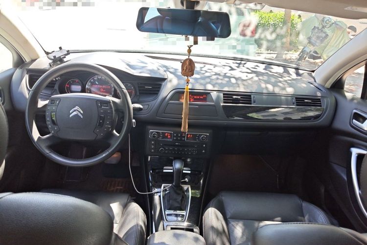 Used Citroen C5 2013 2.0L Automatic Luxury Model Center Console