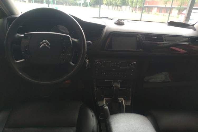 Used Citroen C5 2013 2.0L Automatic Luxury Model Center Console