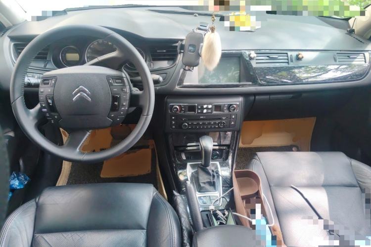 Used Citroen C5 2013 2.0L Automatic Luxury Model Center Console
