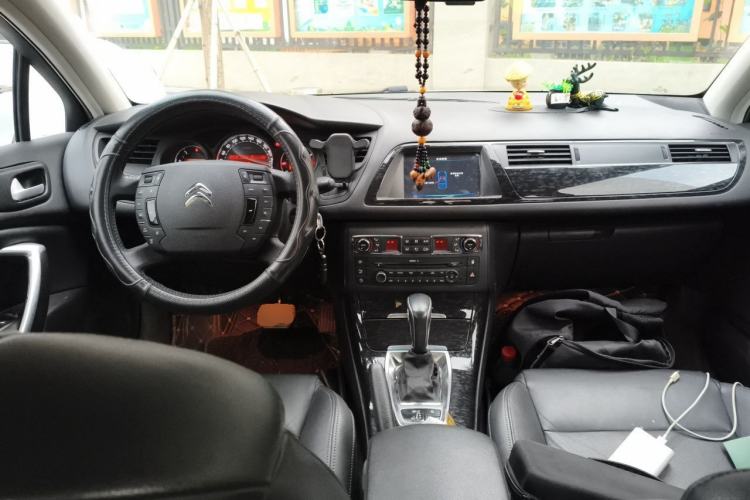 Used Citroen C5 2013 2.0L Automatic Luxury Model Center Console